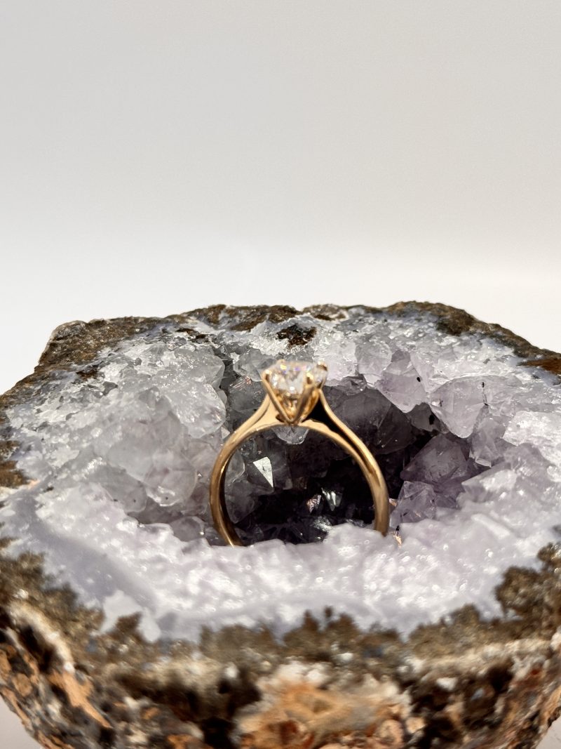 1.00 Carat Lab Grown Diamond Round Cut in Yellow Gold Ring - Image 5